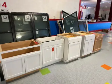 Cabintry up for auction in Harrisburg, IL